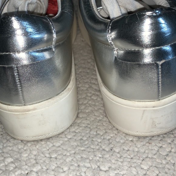 STEVEN by Steve Madden Haris Silver Platform Sneakers — 9 (fits like an 8/8.5) - Picture 5 of 9